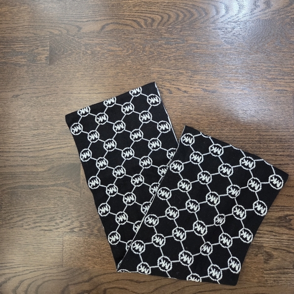 Michael Kors Accessories - Michael Kors Black and White Knit Scarf 60×9in.